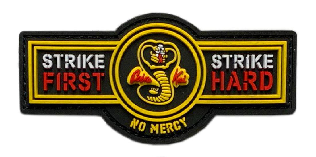 Cobra Kai No Mercy Strike First Strike Hard Patch, 3D-PVC Gummi Cobra Kai No Mercy Strike First Strike Hard Patch, 3D-PVC Gummi